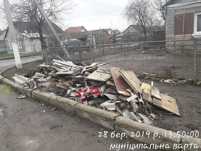 На лучанку склали протокол за гору будівельного сміття (фото)