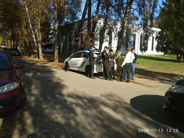 У луцькому парку «автохам» намагався наїхати на муніципала (фото)