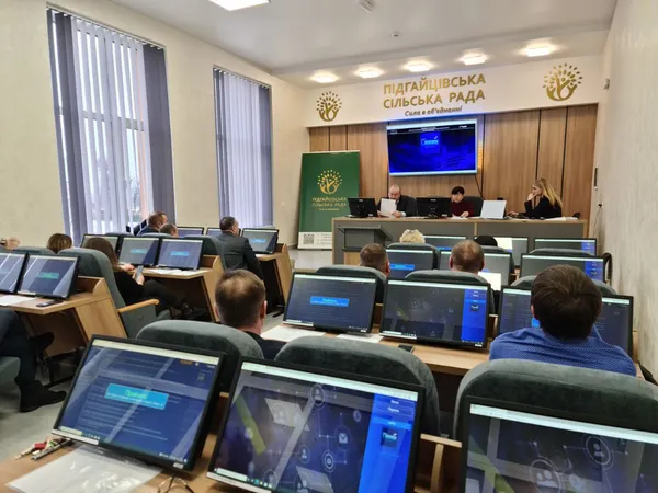 У Підгайцях і Струмівці просять облаштувати зупинки й пішохідні переходи
