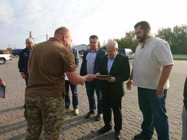 Допомога з тилу: благодійники придбали для 14-ї бригади авто (фото)