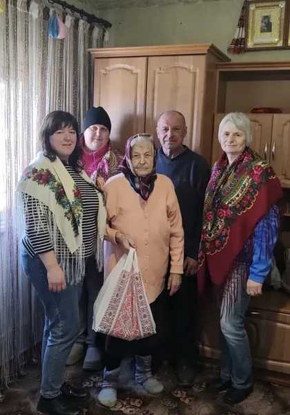 Має 12 онуків і ще більше правнуків: на Волині довгожителька відзначила 91-річчя (фото)