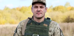 «Розколовся навпіл, але зупинив осколок»: історія прикордонника з Волині, якого врятував смартфон (фото)