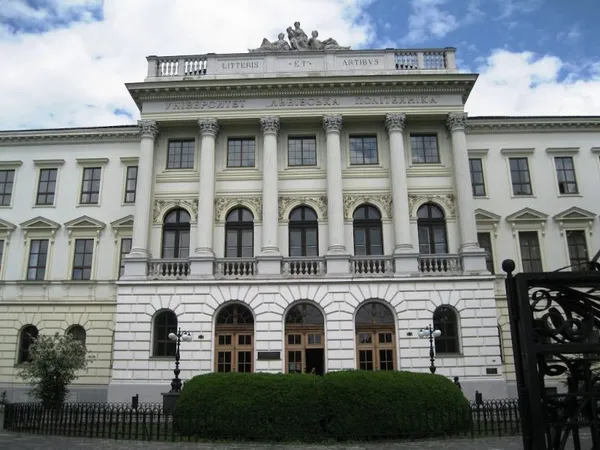 ТОП-12 найкрасивіших університетів України (фото)