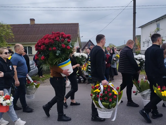 У Шацькій громаді поховали Героя Владислава Наумича (фото)