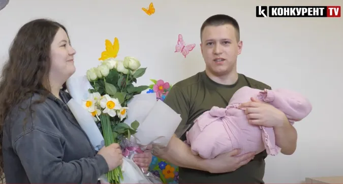 «Ми дуже чекали»: у сім’ї волинських військовослужбовців народилася донечка (відео)