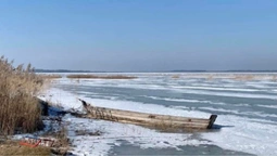 Крижана краса: показали захопливі сонячні кадри Світязя
