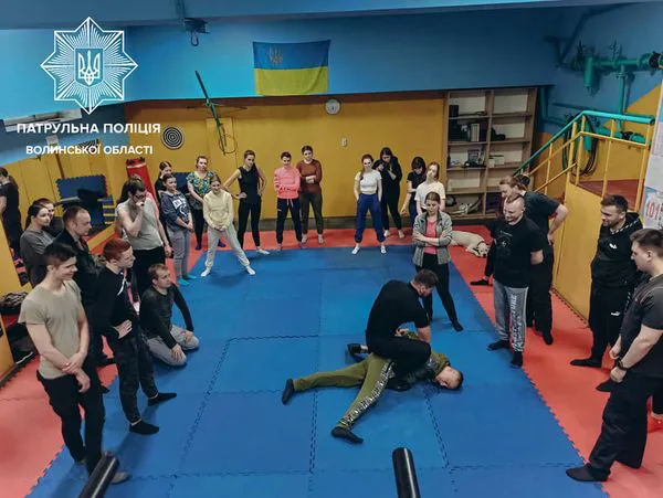 Для жінок і чоловіків: у Луцьку стартували курси із самооборони (фото)