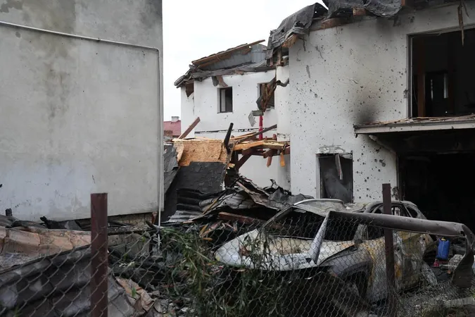 Внаслідок ворожої нічної атаки згорів будинок лікаря на Львівщині (фото)