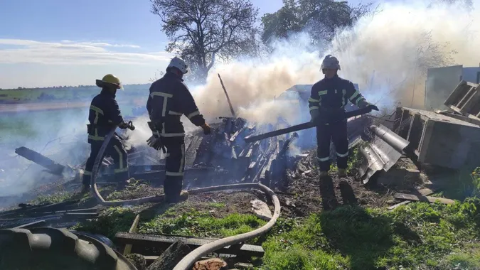 На Волині горіли дві господарські будівлі