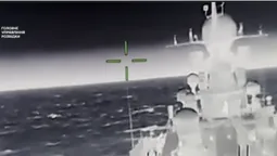 Воїни ГУР вдарили в Азовському морі по ракетному кораблю РФ – носію «Калібрів» (відео)