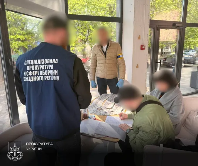 Мутили схеми на ухиленні від мобілізації: посадовця ТЦК та СП і ексвійськового підозрюють у хабарництві