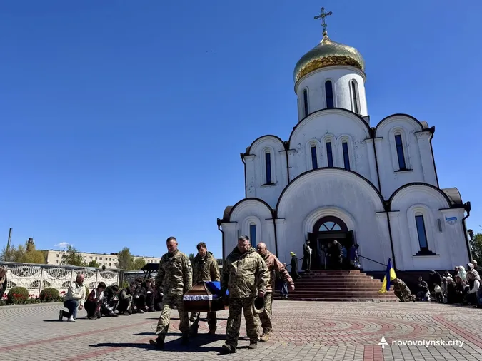 У Нововолинську попрощалися із Героєм Сергієм Смоляруком (фото)