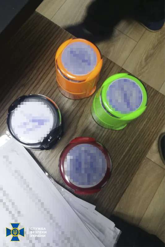 СБУ викрила схему, через яку в Україні легалізували понад 3,5 тисячі незаконних мігрантів (фото)