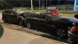 Моторошні кадри ДТП: у Луцьку водій Audi протаранив чотири припарковані автівки (відео)