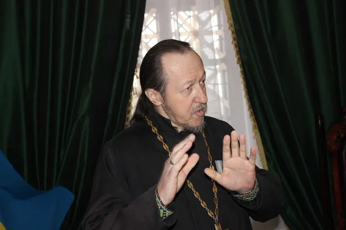 Військовий священник з Волині показав свої картини у Дубенському замку (фото)