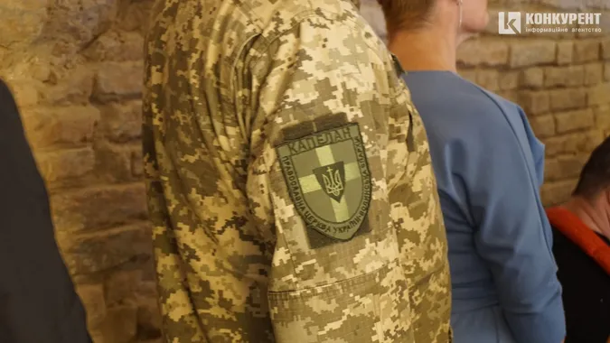 Біль та сила: у луцькому підземеллі показали картини і фото ветеранів (фоторепортаж)